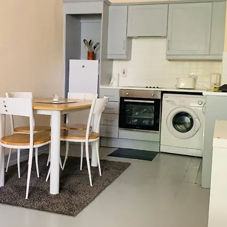 2-bedroom With Roof Garden Apartment *