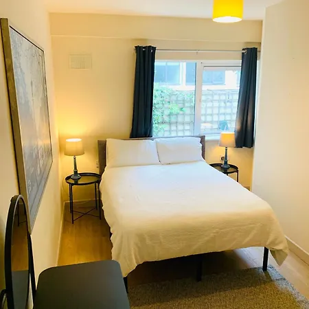 2-bedroom With Roof Garden Apartment *